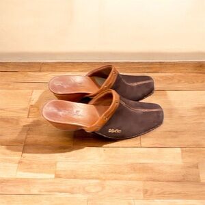 Timberland Women's Brown and Tan Clogs